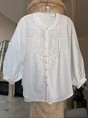 NWOT Women's White Cotton Embroidered Button-Front Blouse Sz M